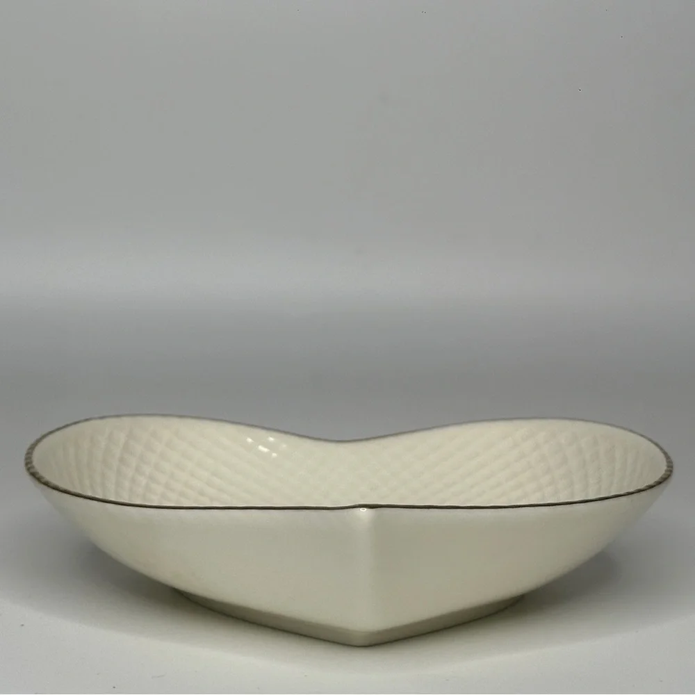 Mikasa Rose Duet Blue Lavender Heart Shaped Bone China Dish Ivory B2015